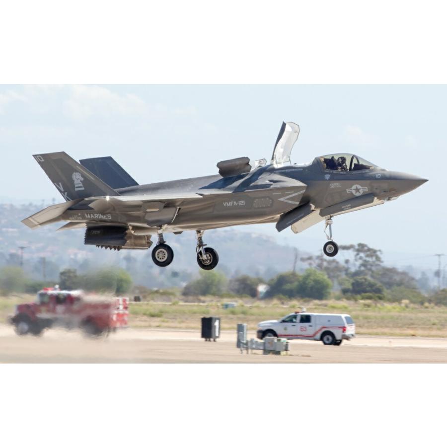 絵画風 壁紙ポスター ステルス戦闘機 F 35b ライトニング2 垂直着陸中 Usaf Jsf ミリタリー キャラクロ Xf35 010w1 ワイド版 921mm 576mm Xf35 010w1 レアルインターショップ 通販 Yahoo ショッピング