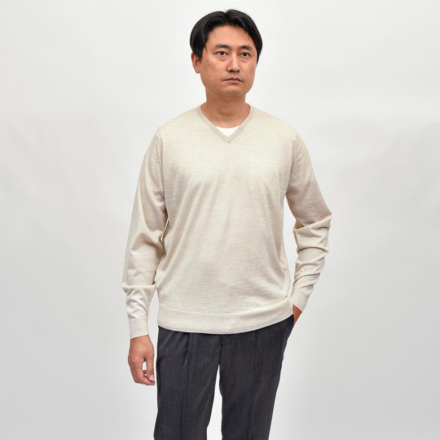 JOHN SMEDLEY（ジョンスメドレー）PACKHAM エクストラファインメリノウール 30ゲージ Vネックニット MODERN FIT |  | 01