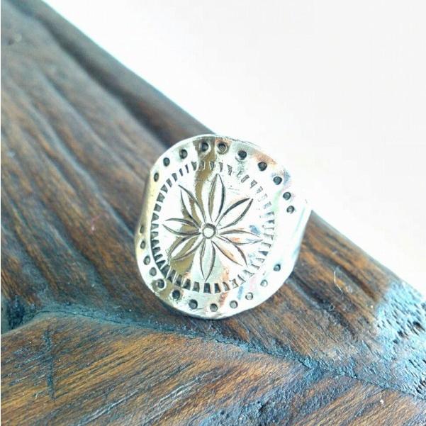 ハンドメイド 民族系 シルバーリング タイアカ族 シルバーリング フリーサイズ ハンドメイド シルバー 指輪