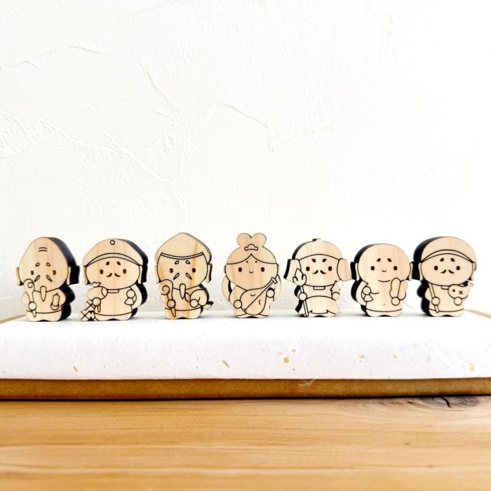 【国産紀州熊野ひのき】ちょこっと七福神　　正月 飾り 木製 置物 可愛 縁起 インテリア プレゼント ギフト 恵比寿 大黒天 毘沙門天 弁財天 福禄寿 寿老人 布袋 |  | 01