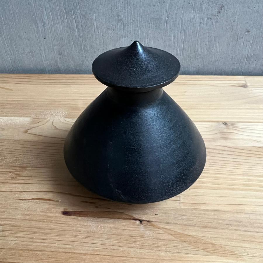 貞石匠作 丸囲い石焼印　黒口巻 7尺 2寸 3本継 漆握り　穂先先端0.7mm 小石原焼 實山窯 黒釉注器 醤油差し 伝統工芸とモダンデザインが融合