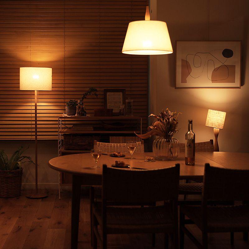 LED照明が搭載された木製のフロアライト receno_linen-fl-s