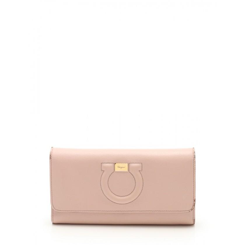 初回限定 サルヴァトーレ フェラガモ Salvatore Ferragamo ガンチーニ チェーンウォレット 二つ折り長財布 レザー ピンク エンボス レディース 中古 残りわずか Appdevel Saffronfix Com