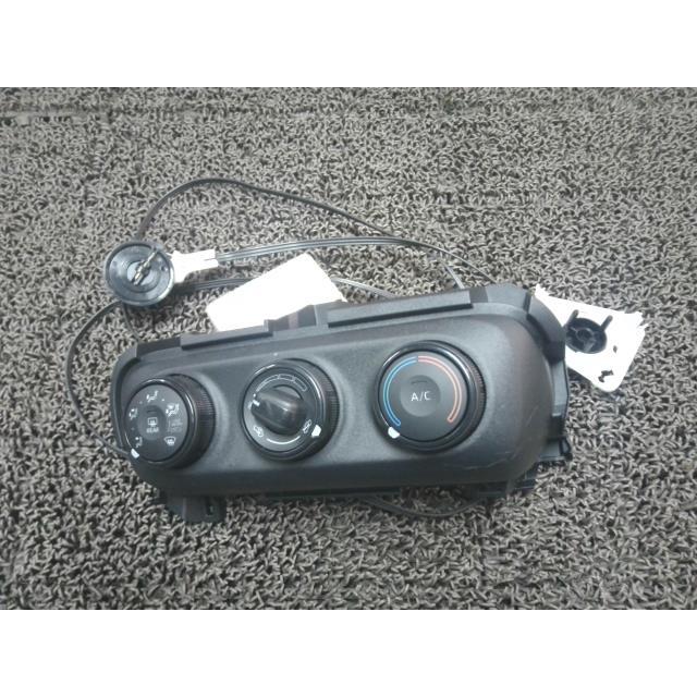 ヤリス 5BA-MXPA10 エアコンスイッチパネル 8W7 : ファーストパーツ1号
