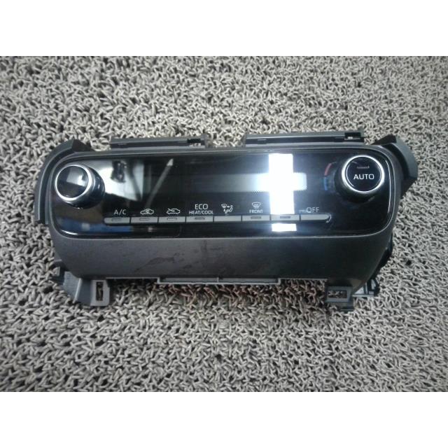 ヤリス 5BA-MXPA10 エアコンスイッチパネル 3U6 55900-K0060