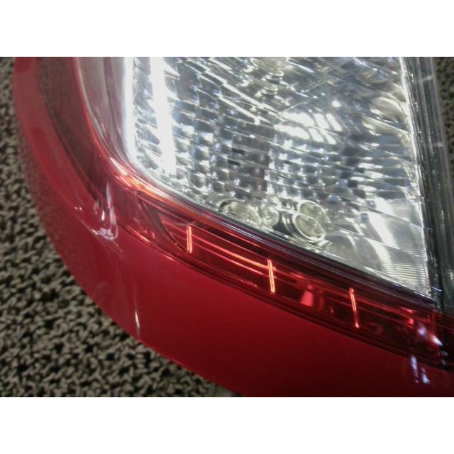 ルーミー DBA-M900A 左テールランプ S28 81560-B1340 : ファースト