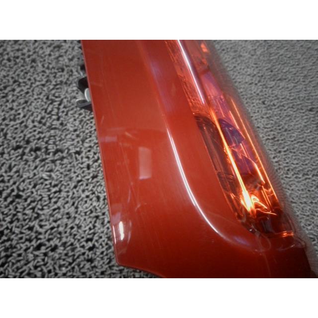 ルーミー DBA-M900A 左テールランプ S28 81560-B1340 : ファースト