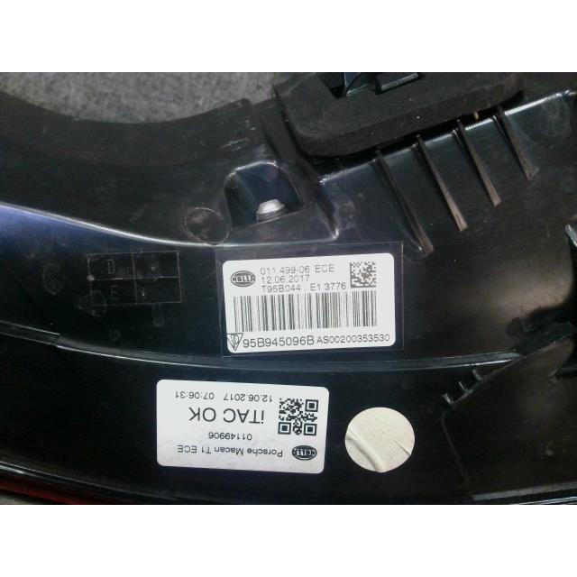 【純正品】PORSCHE マカン HELLE 右テールランプ ポルシェ マカン ABA-J1H2 右テールランプ 95B945096K : ファースト