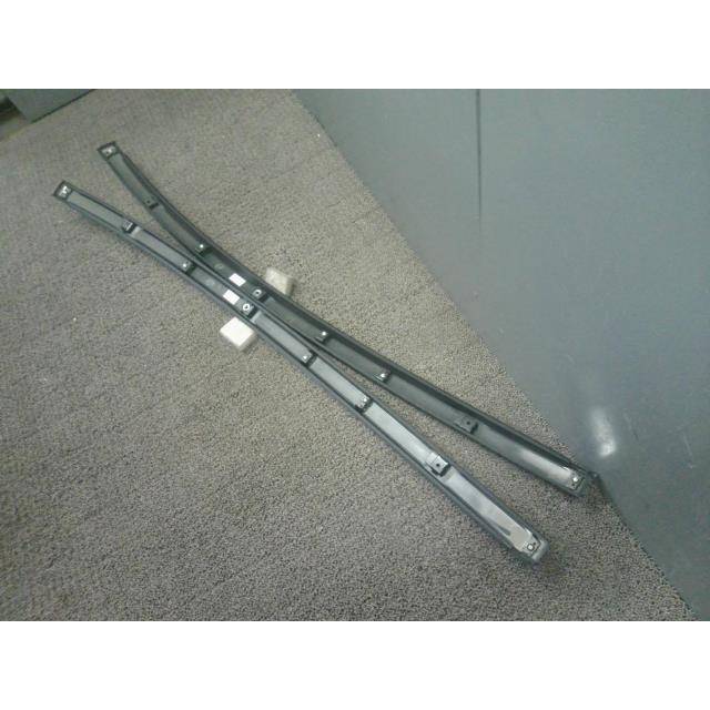 アクア DAA-NHP10 ルーフバー 4T3 75505-52011-E1 : ファーストパーツ1