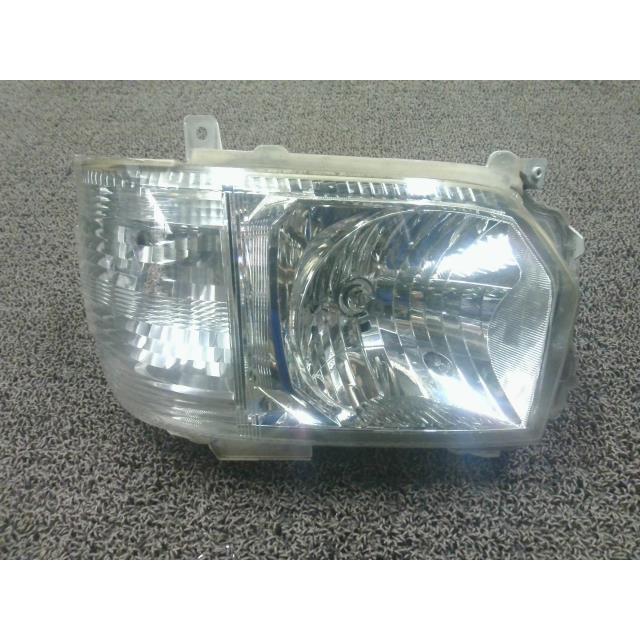 ハイエースTRH200V 右ヘッドライト純正品