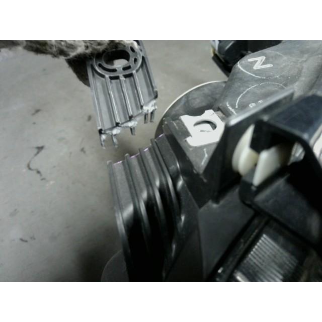 セレナ DAA-GFC27 左ヘッドライト ヘッドランプ RBR 26060-5TF5A