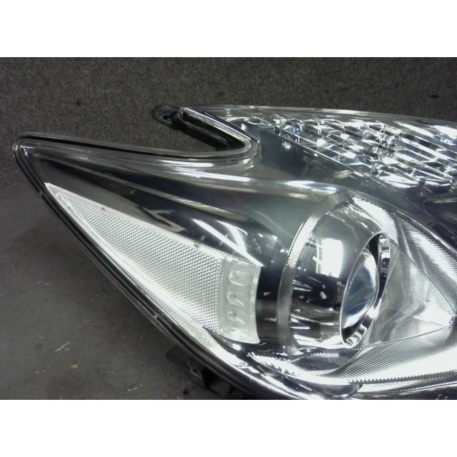 プリウス DAA-ZVW30 右ヘッドライト ヘッドランプ  9AE 81130-47500の画像