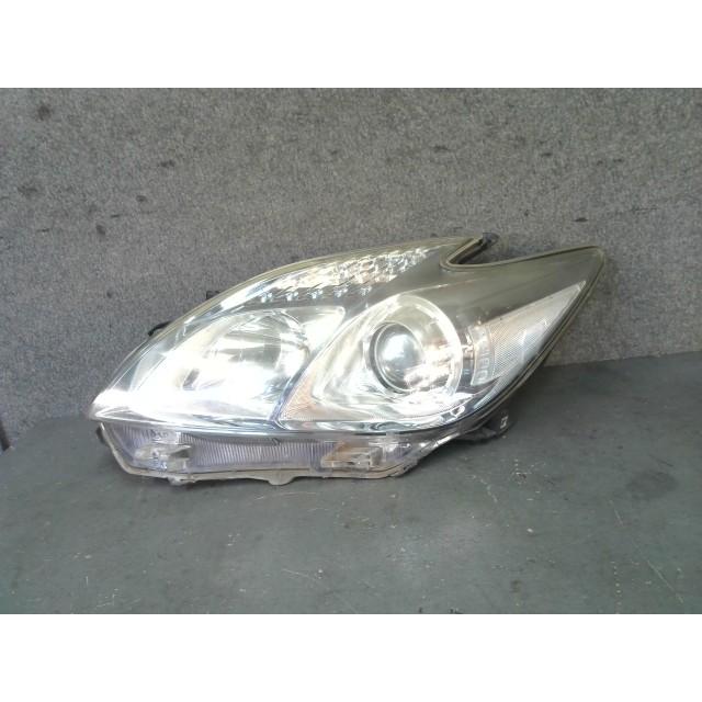 プリウス DAA-ZVW30 左ヘッドライト ヘッドランプ 8V0 81170-47370 