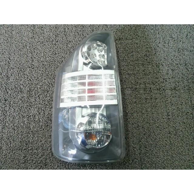 ヴォクシー DBA-ZRR70W 左テールランプ　イチコ 28-220 か59 ヴォクシー DBA-ZRR70W 左テールランプ 070 81561-28440 : ファースト