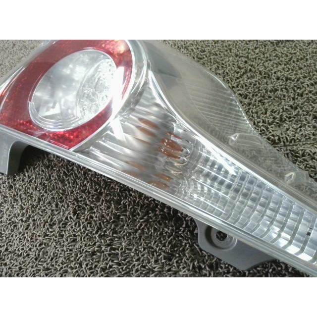 アクア - DAA-NHP10 左尻っ方照明ランプ 1F7 81560-52693