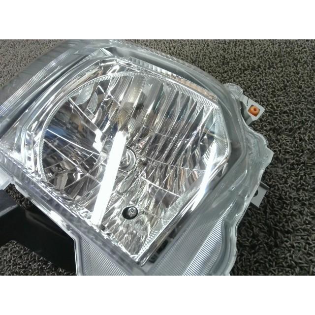 ハイエース 3DF-GDH211K 右ヘッドライト ヘッドランプ   81130-26721_2