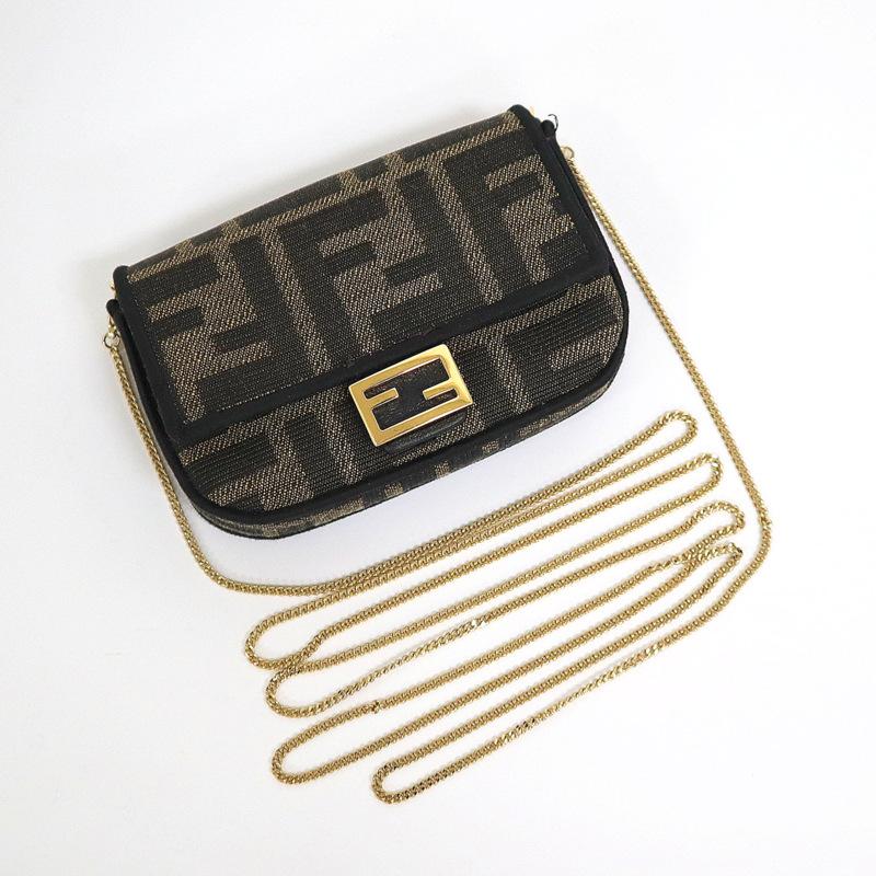 FENDI ポーチ Fendi Roma Large Flat Pouch Pink Shearling – Queen Station