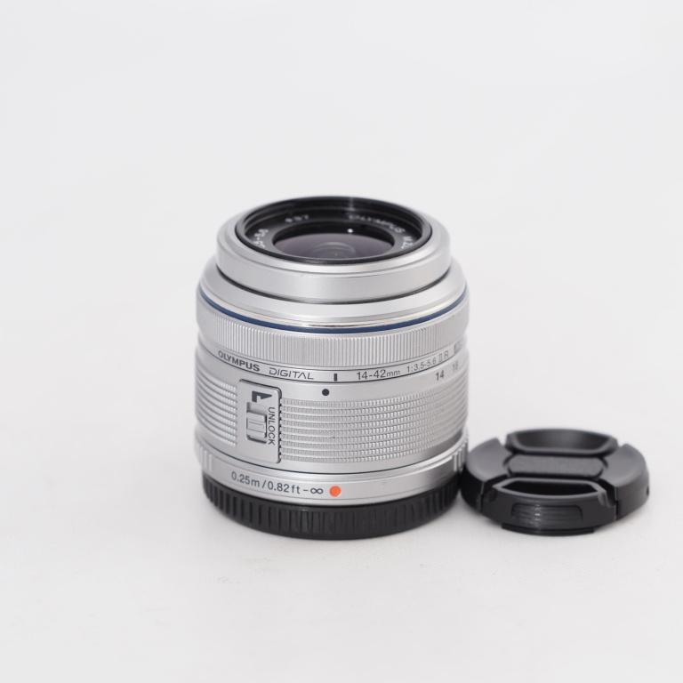 OLYMPUS オリンパス 標準ズームレンズ M.ZUIKO DIGITAL 14-42mm F3.5-5.6 II R シルバー #13472 |  | 01