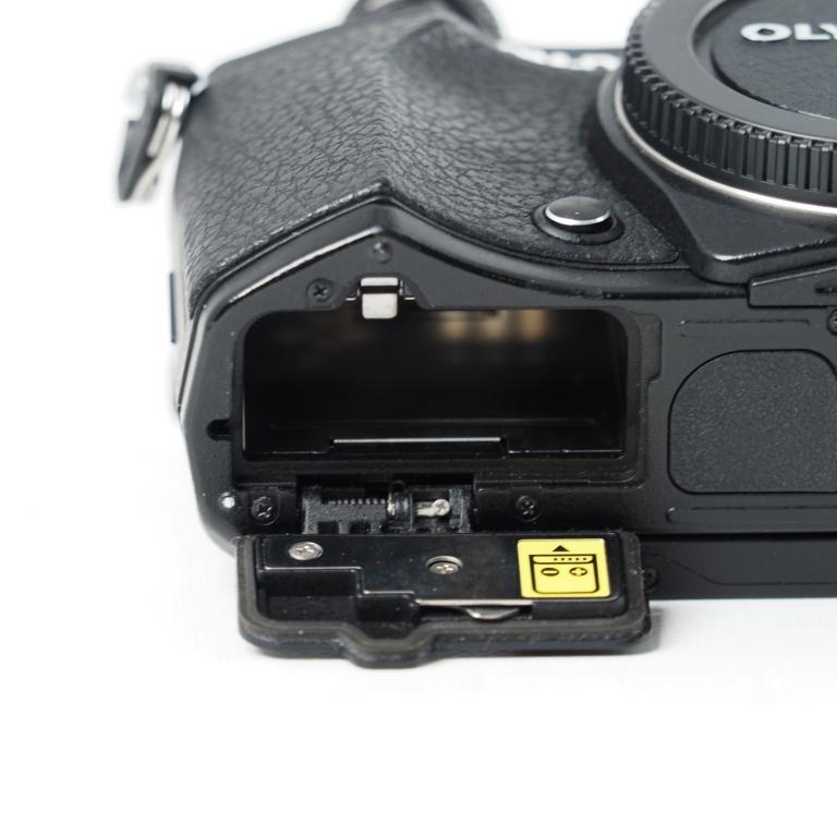 OLYMPUS ミラーレス一眼カメラ OM-D E-M5 MarkII ボディ ブラック E-M5 MarkIIBody BLK #14136 |  | 08