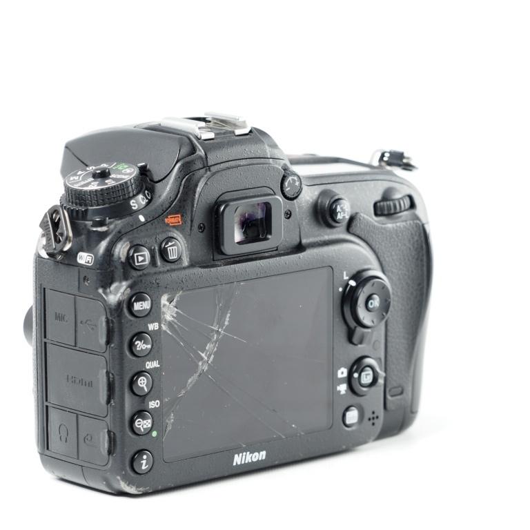 Nikon ニコン デジタル一眼レフカメラ D7200 ボディ #14182 : カメラ