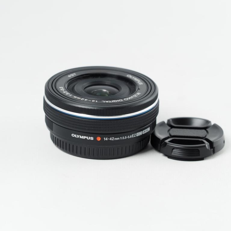 OLYMPUS M.ZUIKO DIGITAL ED 14-42mm F3.5-5.6 EZ ブラック オリンパス 電動式パンケーキズームレンズ #14219 |  | 01