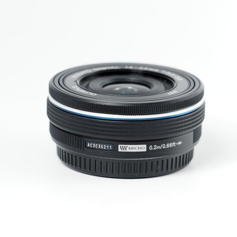 OLYMPUS M.ZUIKO DIGITAL ED 14-42mm F3.5-5.6 EZ ブラック オリンパス 電動式パンケーキズームレンズ #14219 |  | 03