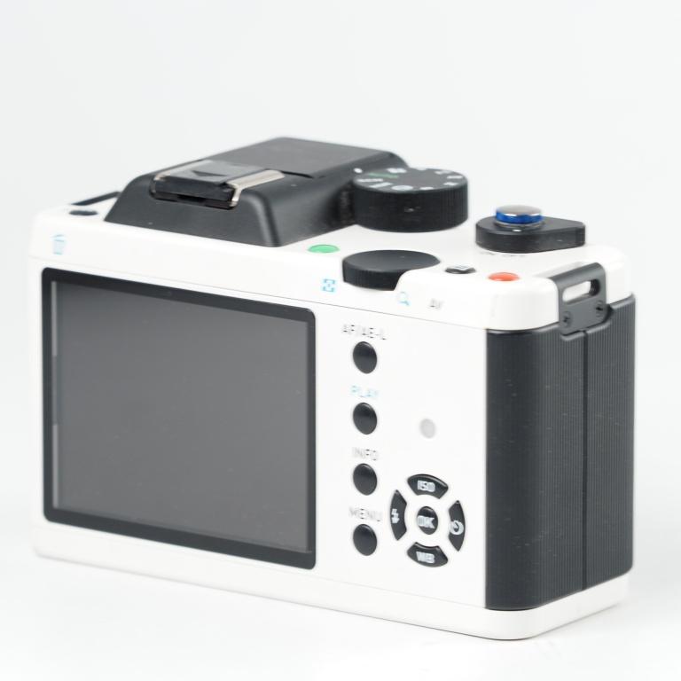 PENTAX ミラーレス一眼レフカメラ K-01 K01 ボディ ホワイト/ブラック