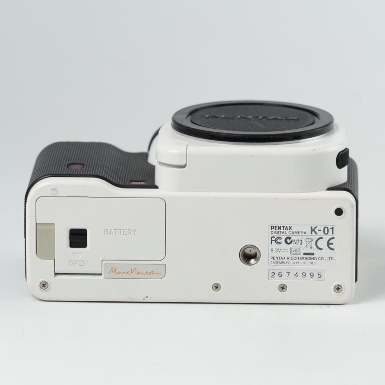 PENTAX ミラーレス一眼レフカメラ K-01 K01 ボディ ホワイト/ブラック