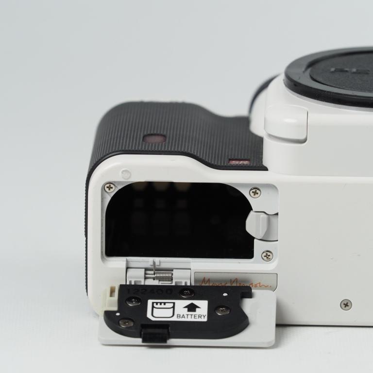 PENTAX ミラーレス一眼レフカメラ K-01 K01 ボディ ホワイト/ブラック