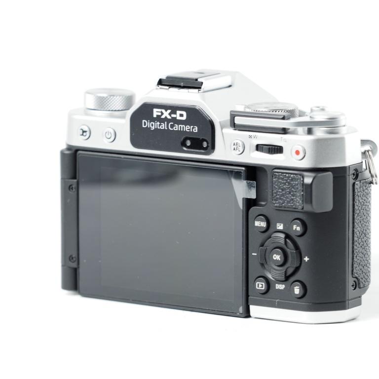 YASHICA FX-D100 ほぼ未使用｜デジタル×フィルム体験｜希少モデル ヤシカ YASHICA FX-D 100 アナログ風デジタルカメラ #14739 : カメラ