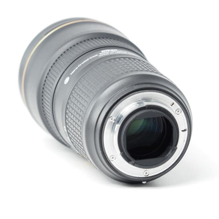 Nikon AF-S NIKKOR 24-70mm f2.8E ED VR Fマウント #15418 |  | 04