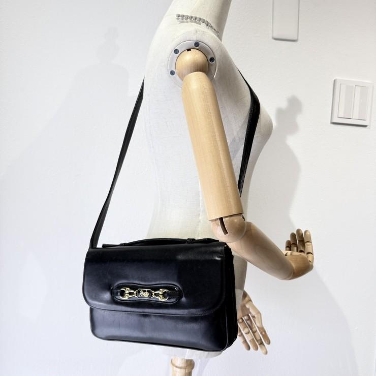 CELINE（セリーヌ） 馬車金具 ヴィンテージ ショルダーバッグ ブラック 