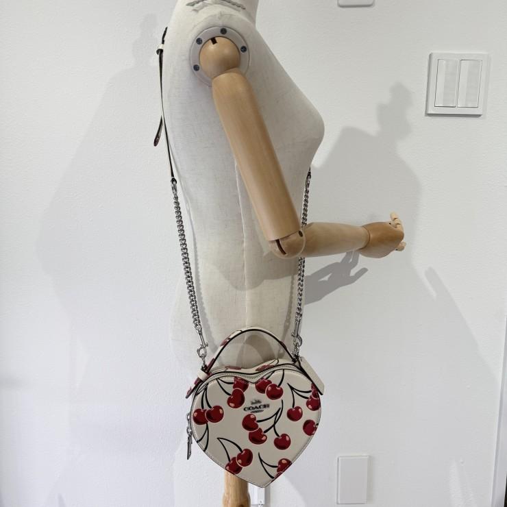 COACH（コーチ）ハート クロスボディ チェリープリント ミニショルダー 