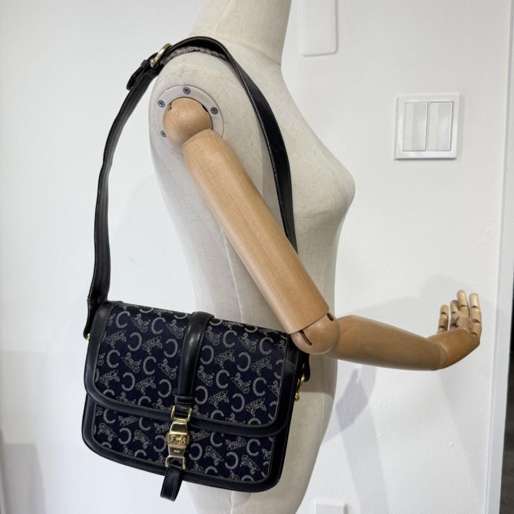CELINE（セリーヌ）サルキー Cマカダム ヴィンテージ ショルダーバッグ ネイビー系 キャンバス レザー 馬車金具 ゴールドトーン レディース CELINE（セリーヌ） サルキー Cマカダム ヴィンテージ ショルダー