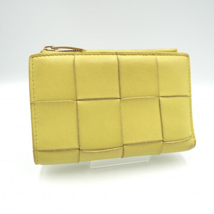 BOTTEGA VENETA 二つ折り財布 マキシイントレチャート イエロー BOTTEGA VENETA（ボッテガ・ヴェネタ）カセット 二つ折り財布 マキシ