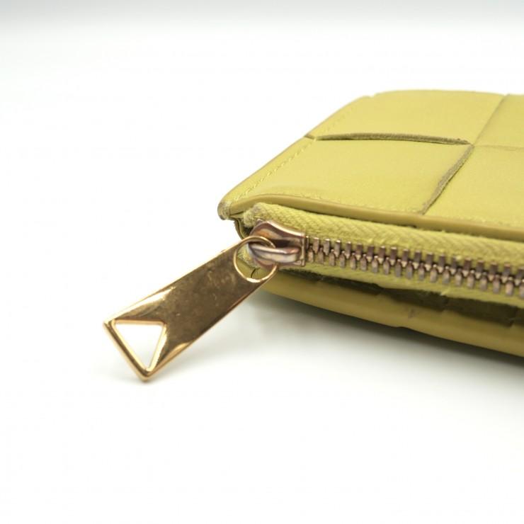 BOTTEGA VENETA（ボッテガ・ヴェネタ）カセット 二つ折り財布 マキシ