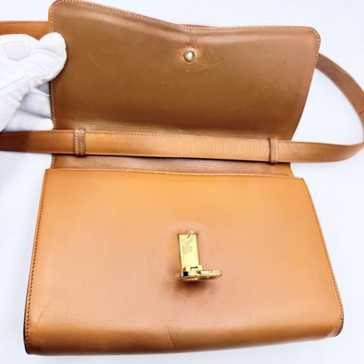 【5ac2093】セリーヌ ショルダーバッグ 馬車金具 レザー ライトブラウン ゴールド金具【中古】レディース CELINE（セリーヌ） 馬車金具 ヴィンテージ レザー ショルダーバッグ
