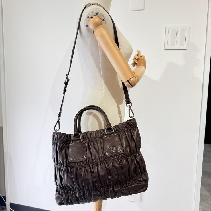 PRADA（プラダ）ギャザー レザー 2WAY ハンドバッグ ショルダーバッグ ダークブラウン レディース シルバートーン金具_1