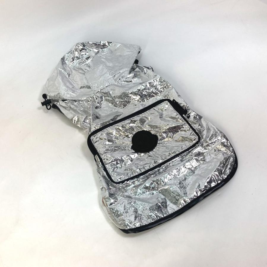 MONCLER モンクレール Poldo Dog Coutureマント ドッグウェア 犬服 ロゴ ペット 服 アパレル 雑貨 シルバー ユニセックス【中古】未使用 | MONCLER | 02