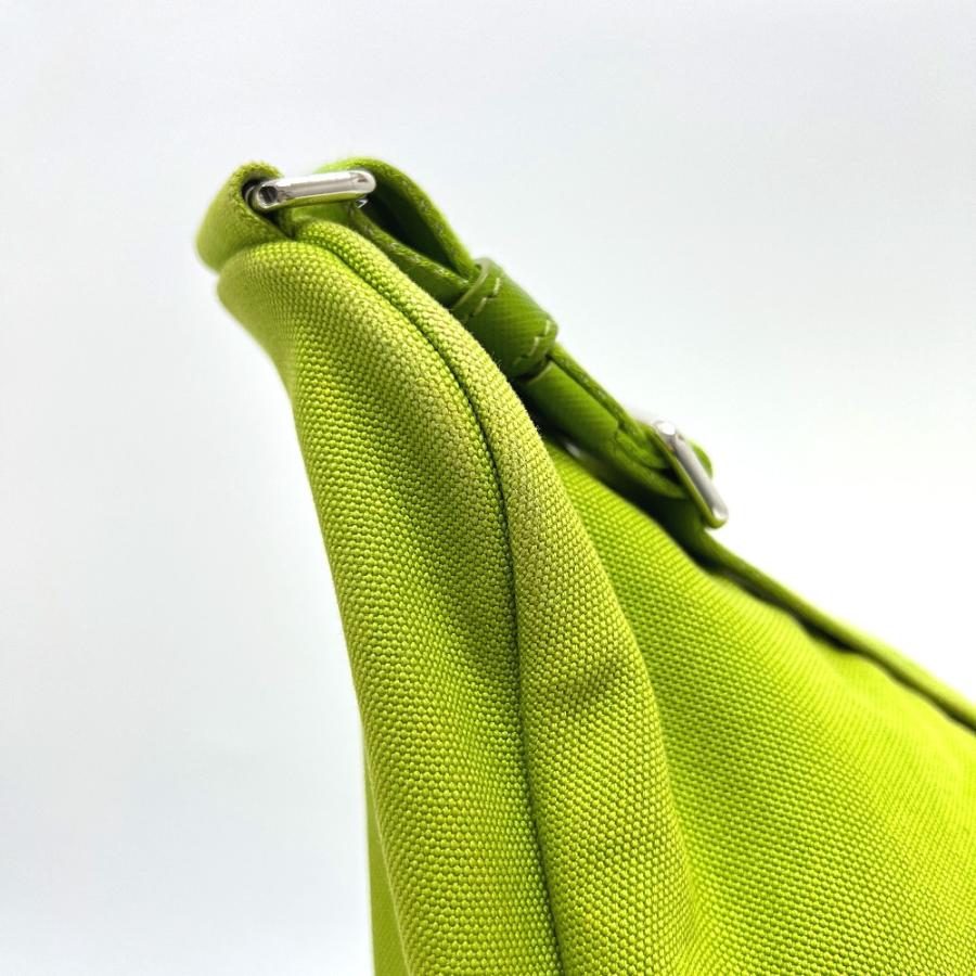 PRADA プラダ 2VY007 エンボスロゴトライアングル カバン バッグ ショルダー 斜め掛け ショルダーバッグ グリーン レディース【中古】 | PRADA | 02