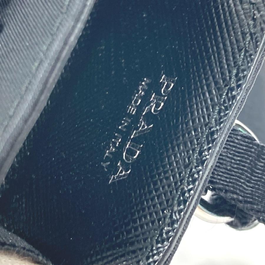 PRADA（プラダ） トライアングルロゴ 三角ロゴ プレート airpodsケース