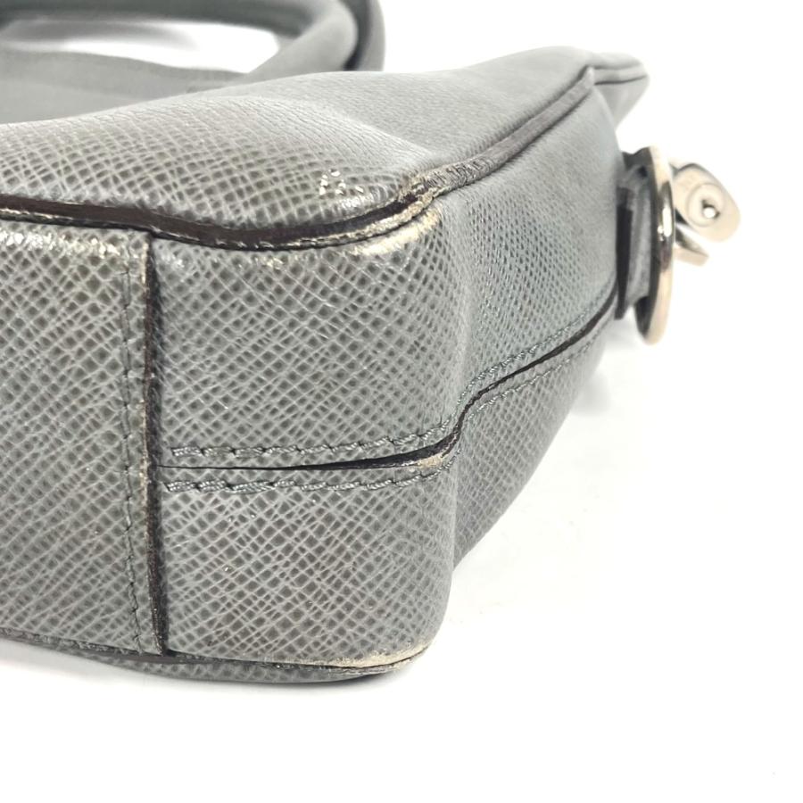 LOUIS VUITTON（ルイ・ヴィトン） M32711 タイガ ポルトドキュマン