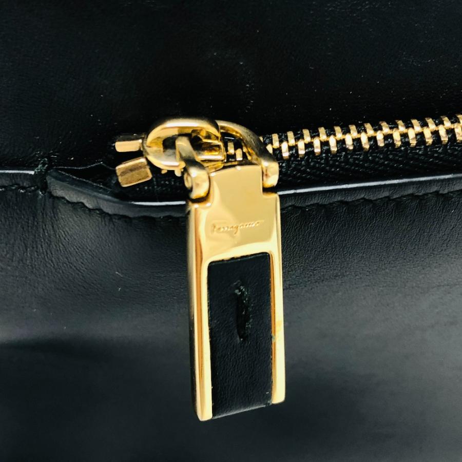 Salvatore Ferragamo サルヴァトーレフェラガモ ガンチーニ カバン ショルダーバック 肩掛けバック ショルダーバッグ レディース【中古】 |  | 06