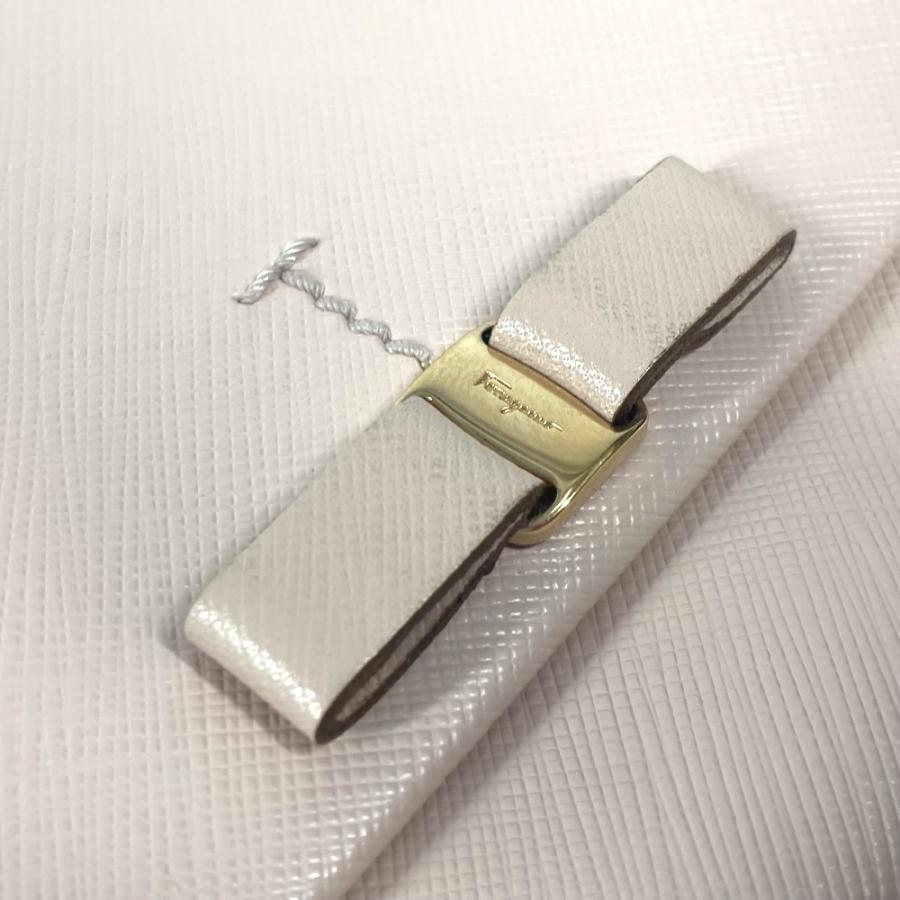 美品 Salvatore Ferragamo サルヴァトーレフェラガモ ヴァラ リボン りぼん ポーチ フラップ クラッチバッグ ピンク レディース【中古】 |  | 06