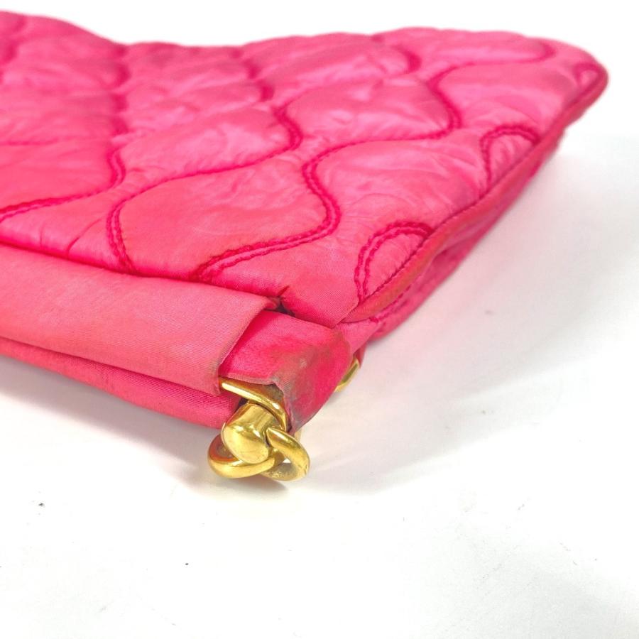 【美品】クラッチバッグ　miu miu ミュウミュウ　ピンク キルティング miu MIUMIU ミュウミュウ ロゴ キルティング ストラップ付