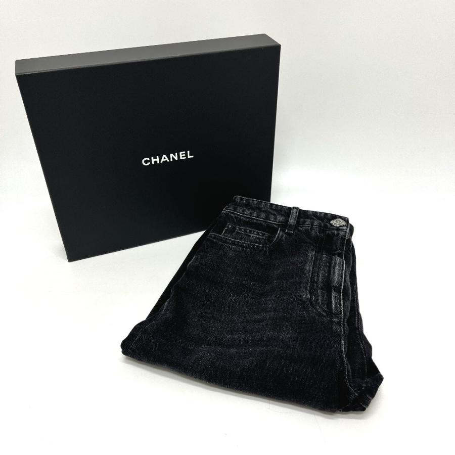 未使用 CHANEL シャネル P77640 カメリアビジューボタン 七分丈 ボトムス アパレル デニム デニムパンツ ブラック レディース【中古】 | CHANEL | 08