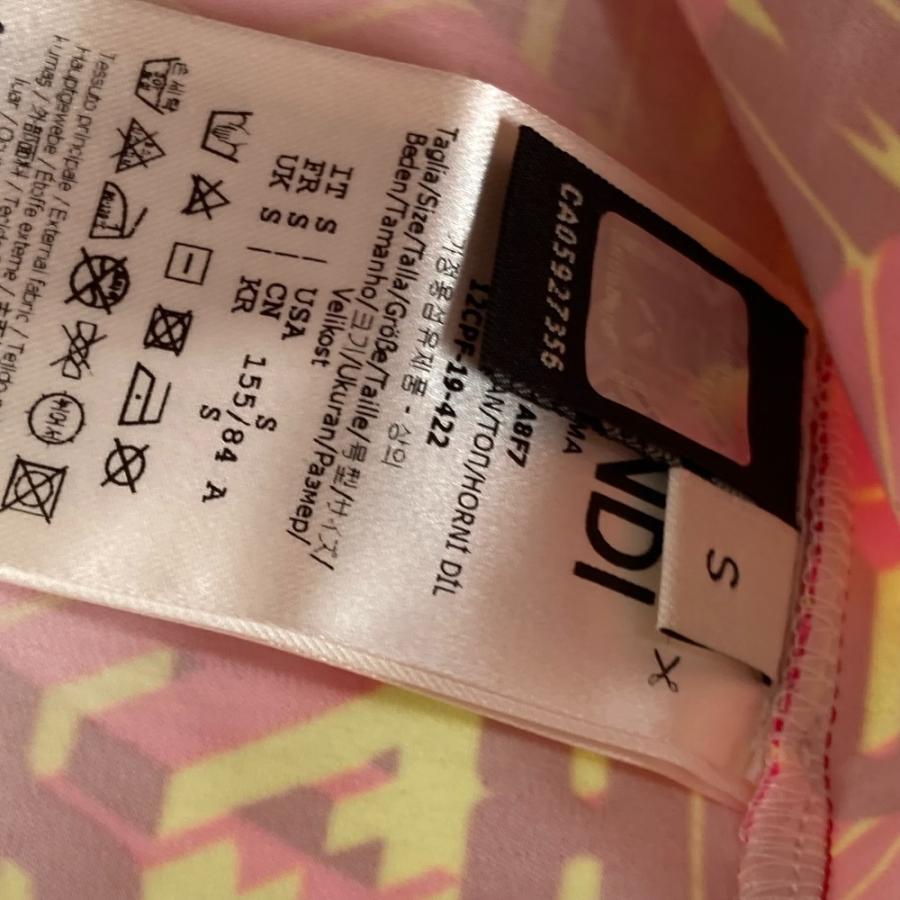 FENDI（フェンディ） 美品 FS7137 ロゴ アパレル トップス 丸首 半袖T