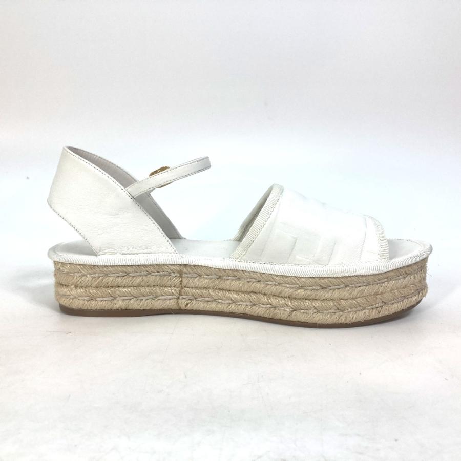 FENDI ズッカロゴヒールパイソン