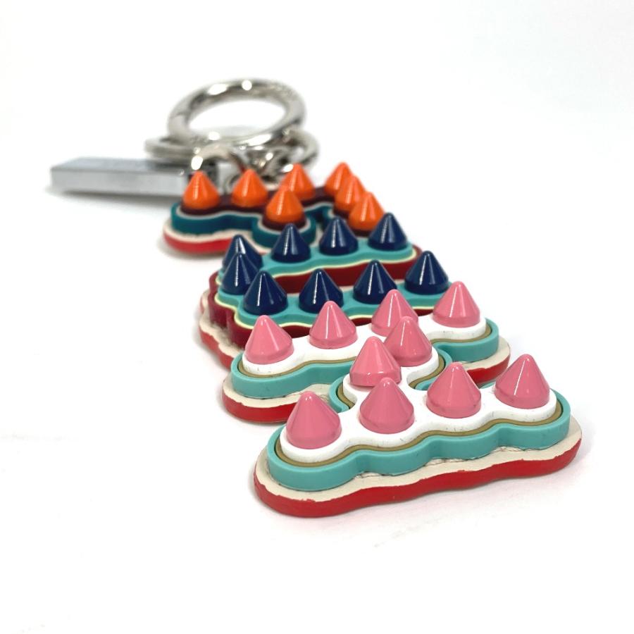 FENDI レザー ロゴ バッグチャーム スタッズ付き | outletmodafirmata.com