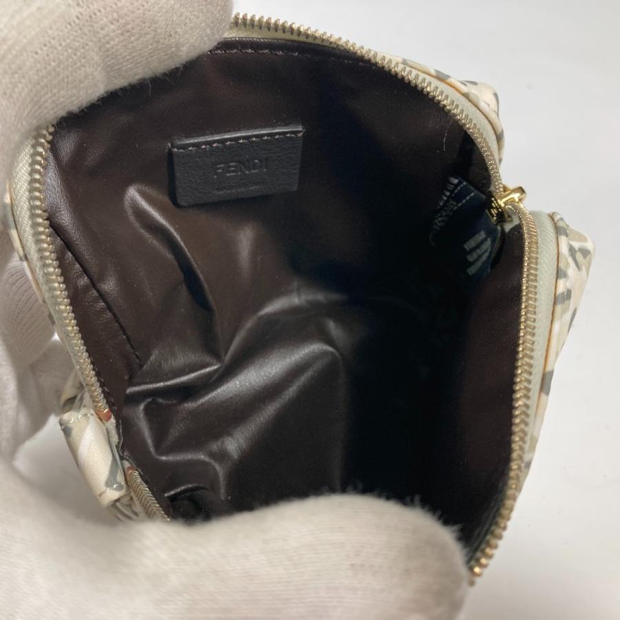 美品 FENDI フェンディ 8N0179 ロゴ メイクポーチ 化粧ポーチ SKIMSコラボ スキムス ポーチ ホワイト レディース【中古】 | FENDI | 07